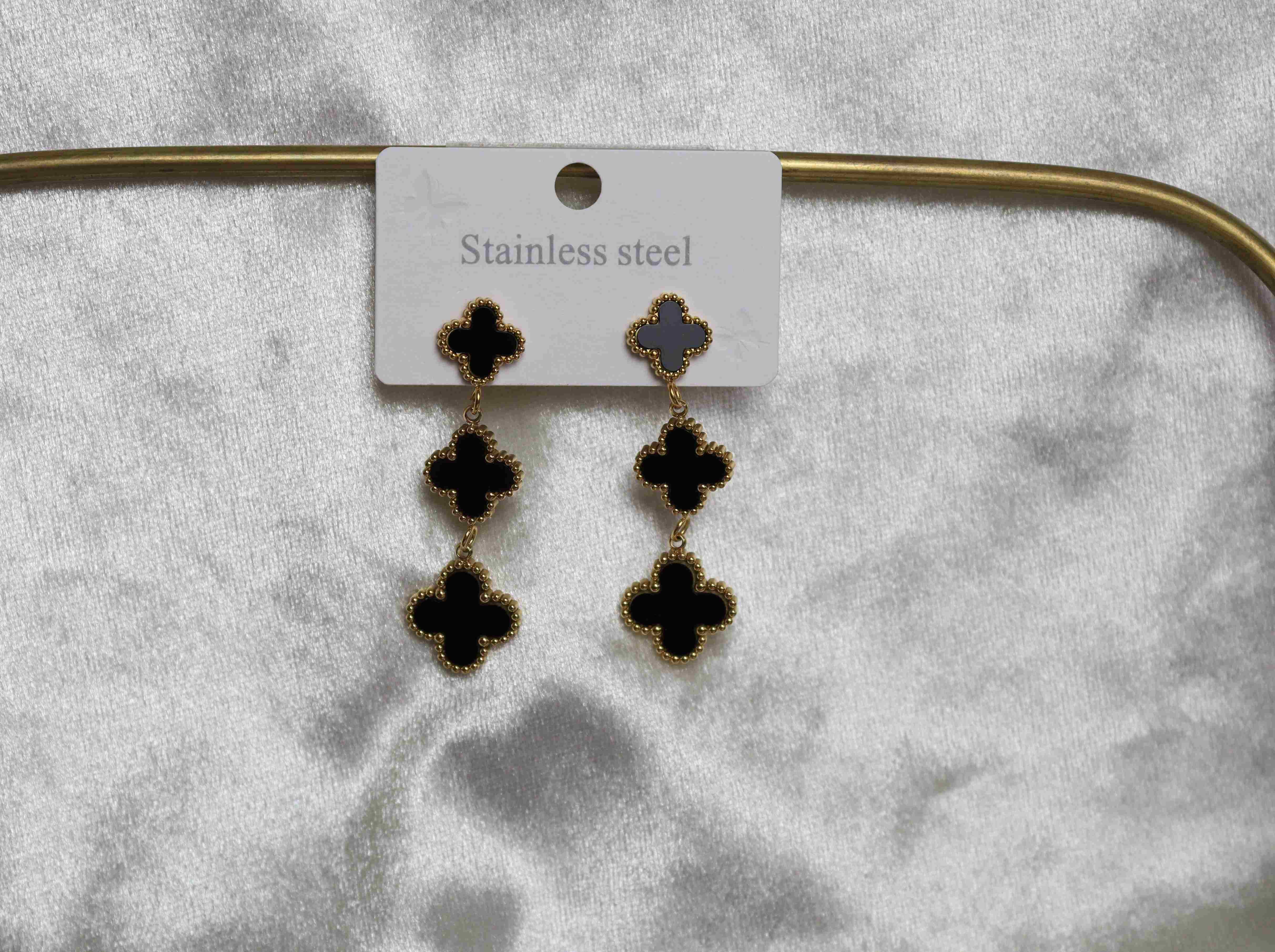 Siyah Dörtlü Çelik Sallantılı Küpe (Gold)